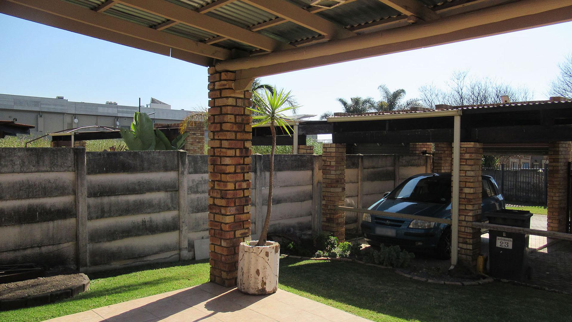 Patio - 17 square meters of property in Wilgeheuwel 