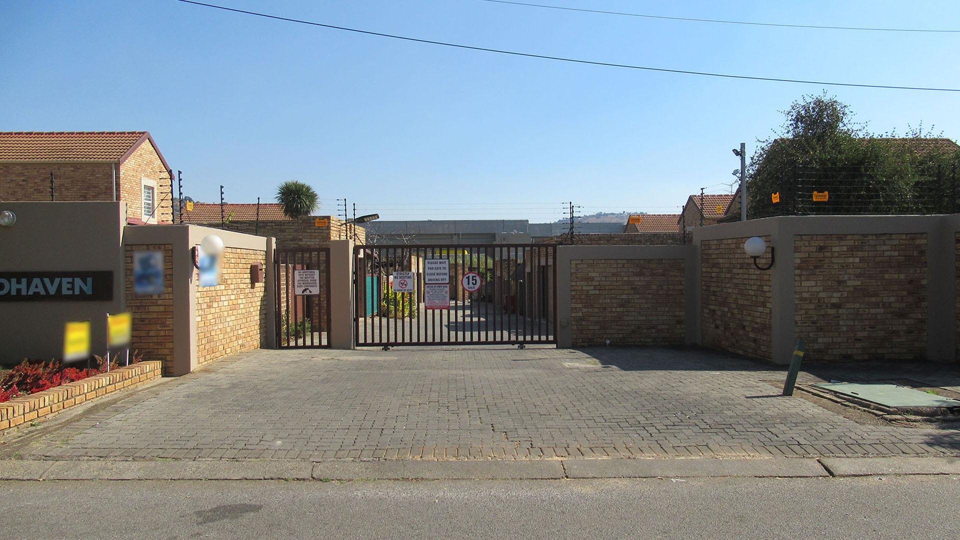 Front View of property in Wilgeheuwel 