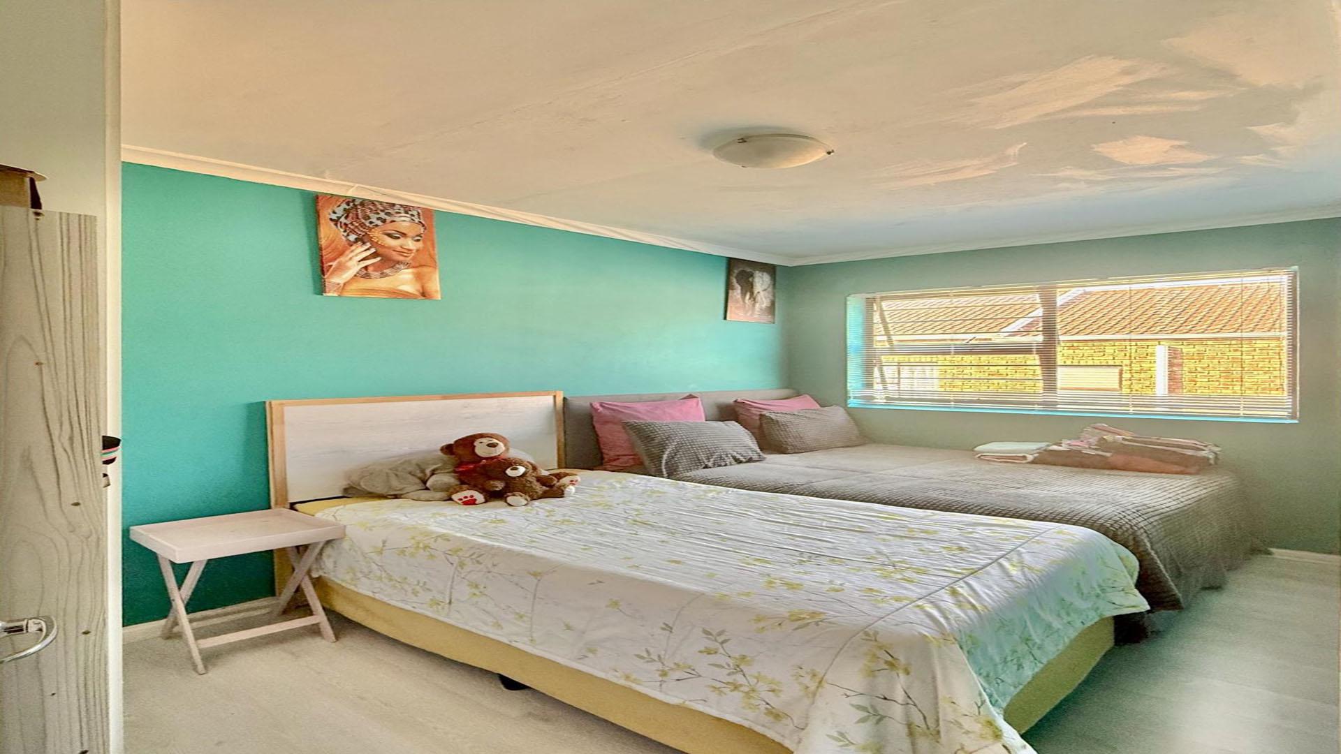 Bed Room 1 of property in Kabega