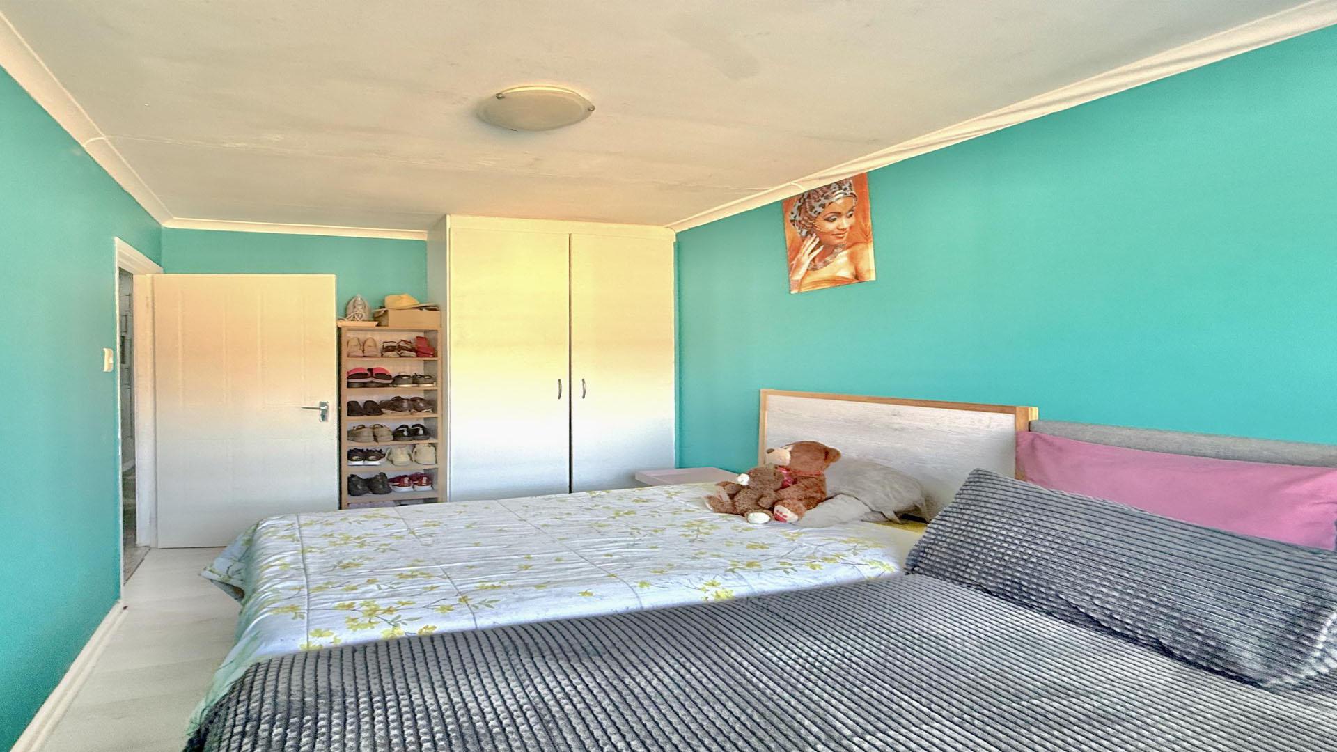 Bed Room 1 of property in Kabega