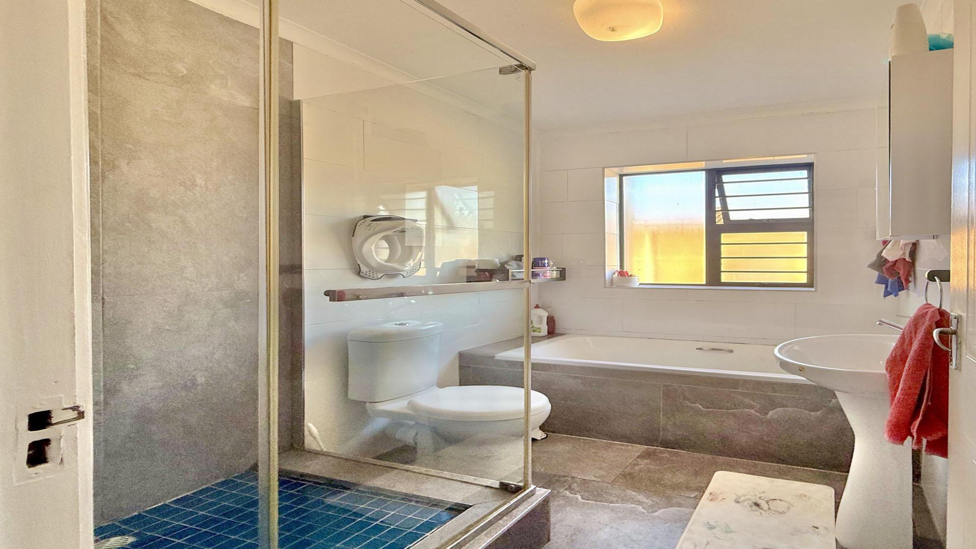 Bathroom 1 of property in Kabega