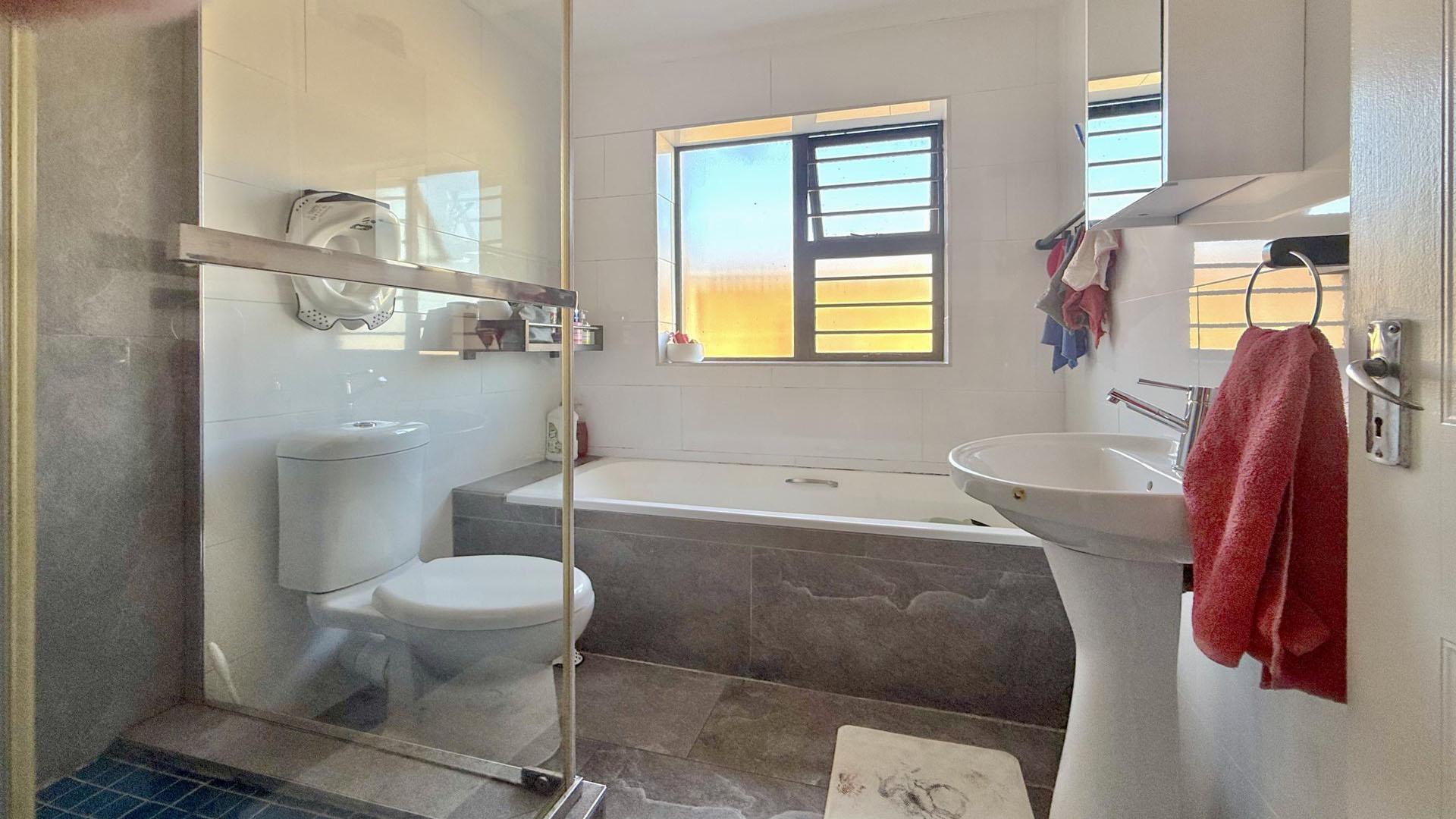 Bathroom 1 of property in Kabega