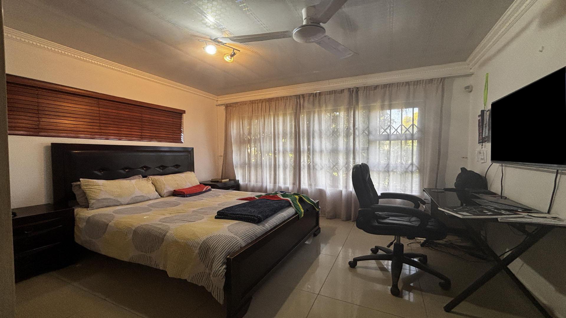 Bed Room 2 - 15 square meters of property in Shulton Park