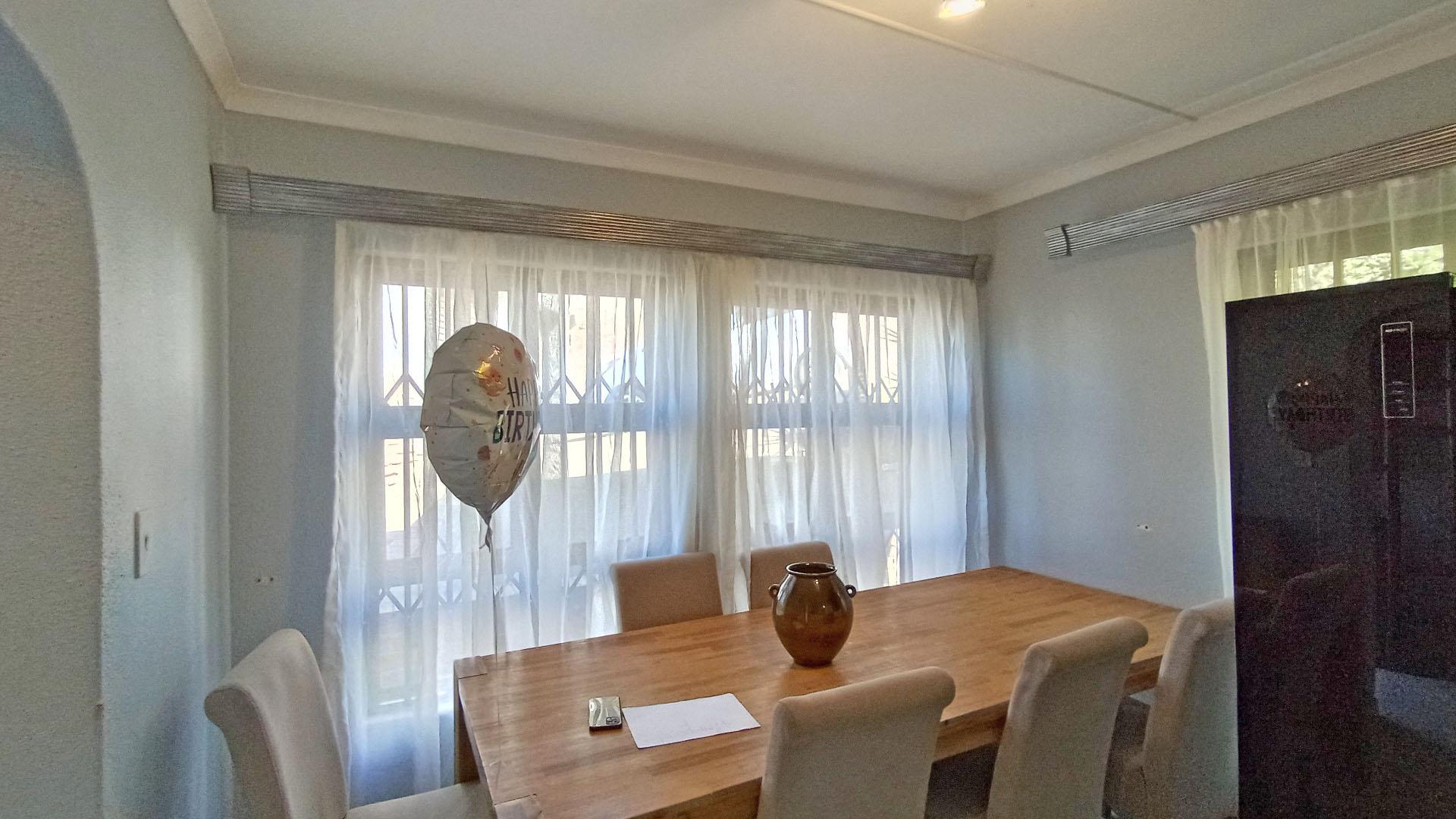 Dining Room - 9 square meters of property in Shulton Park