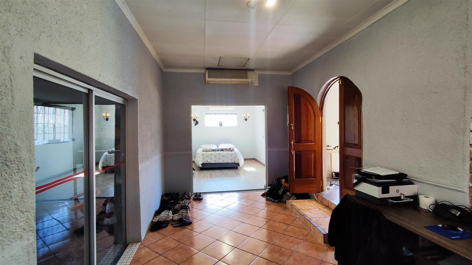 Spaces - 6 square meters of property in Brackendowns