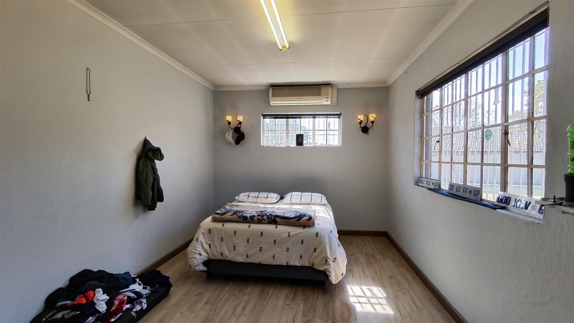 Spaces - 6 square meters of property in Brackendowns