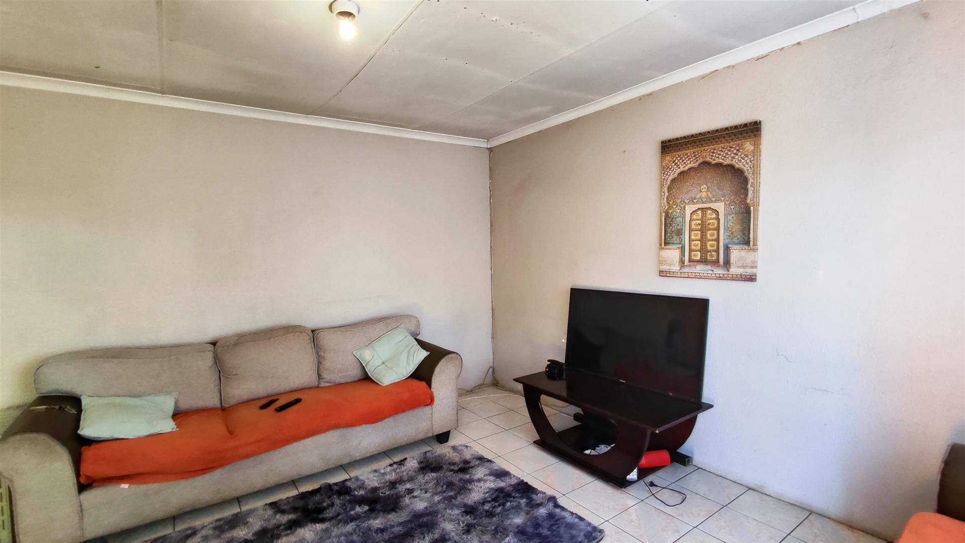 Lounges - 20 square meters of property in Evaton