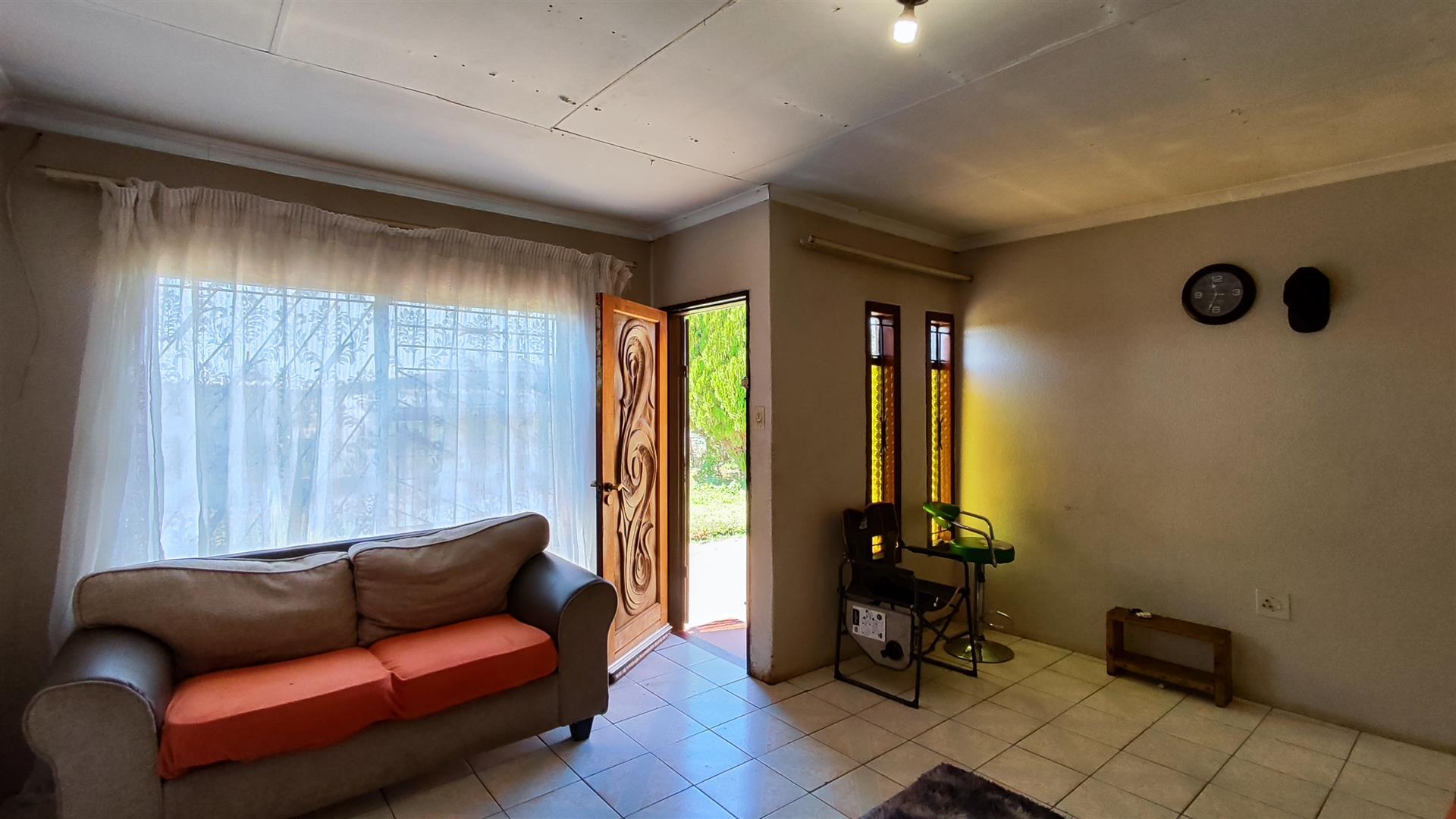 Lounges - 20 square meters of property in Evaton