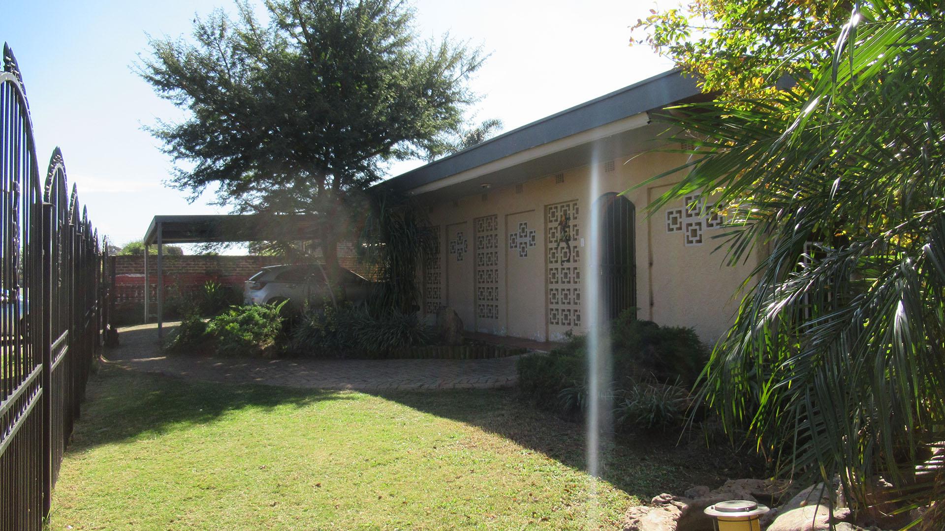 Front View of property in Rangeview