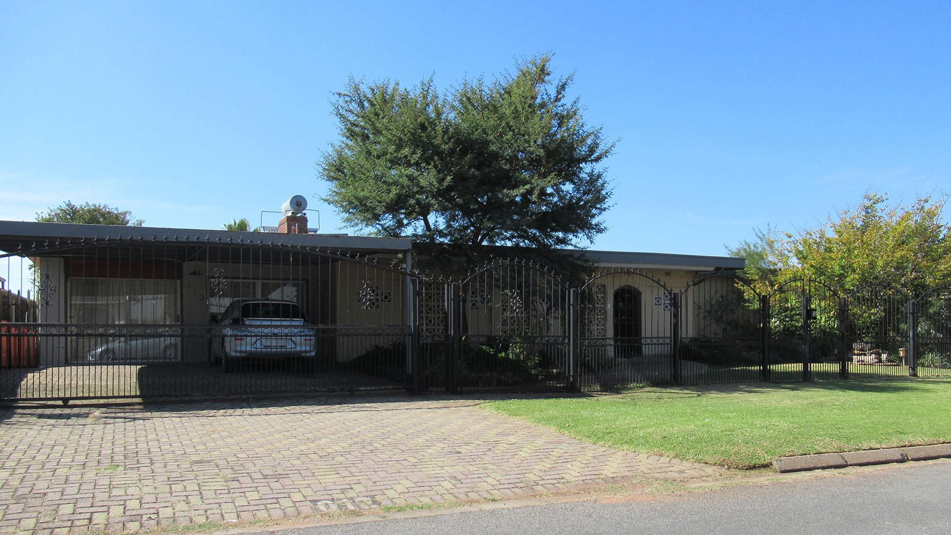 Front View of property in Rangeview