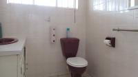 Main Bathroom - 7 square meters of property in Rangeview