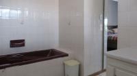 Main Bathroom - 7 square meters of property in Rangeview