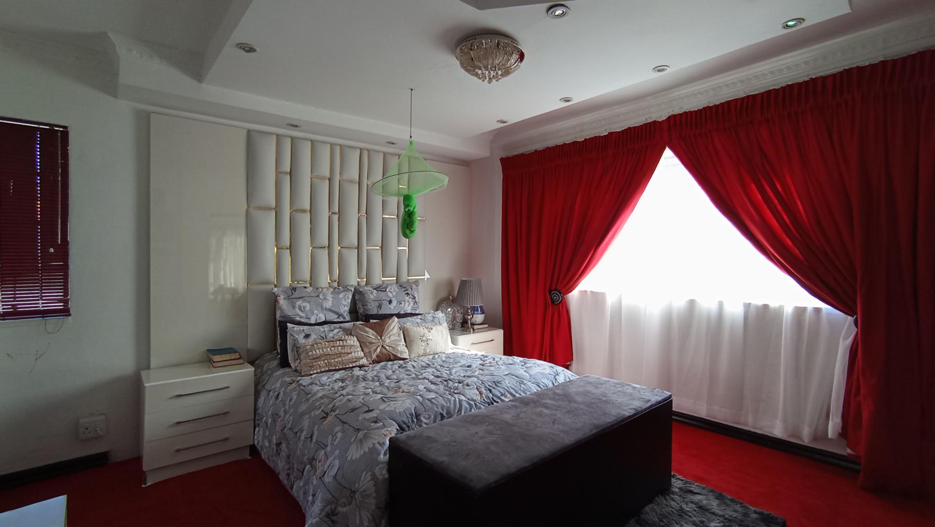 Main Bedroom - 37 square meters of property in Cyrildene