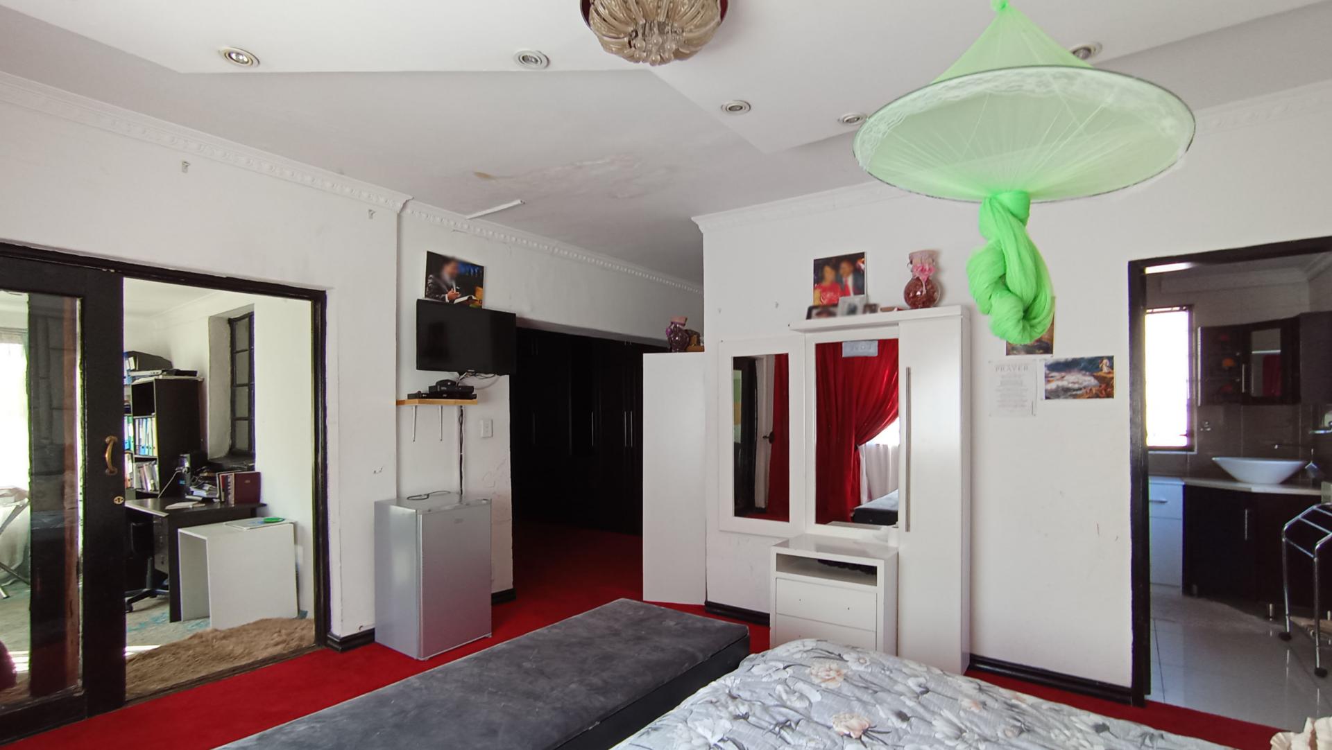 Main Bedroom - 37 square meters of property in Cyrildene