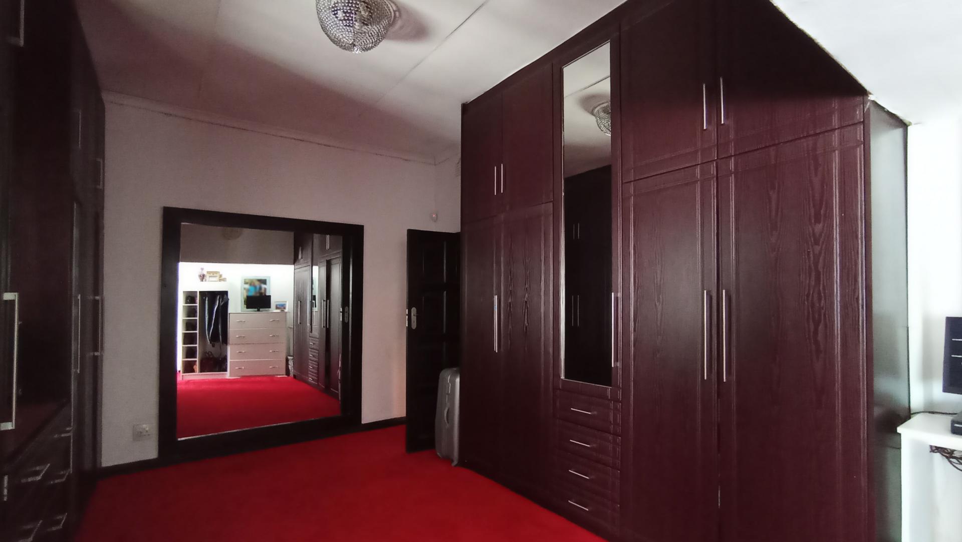 Main Bedroom - 37 square meters of property in Cyrildene