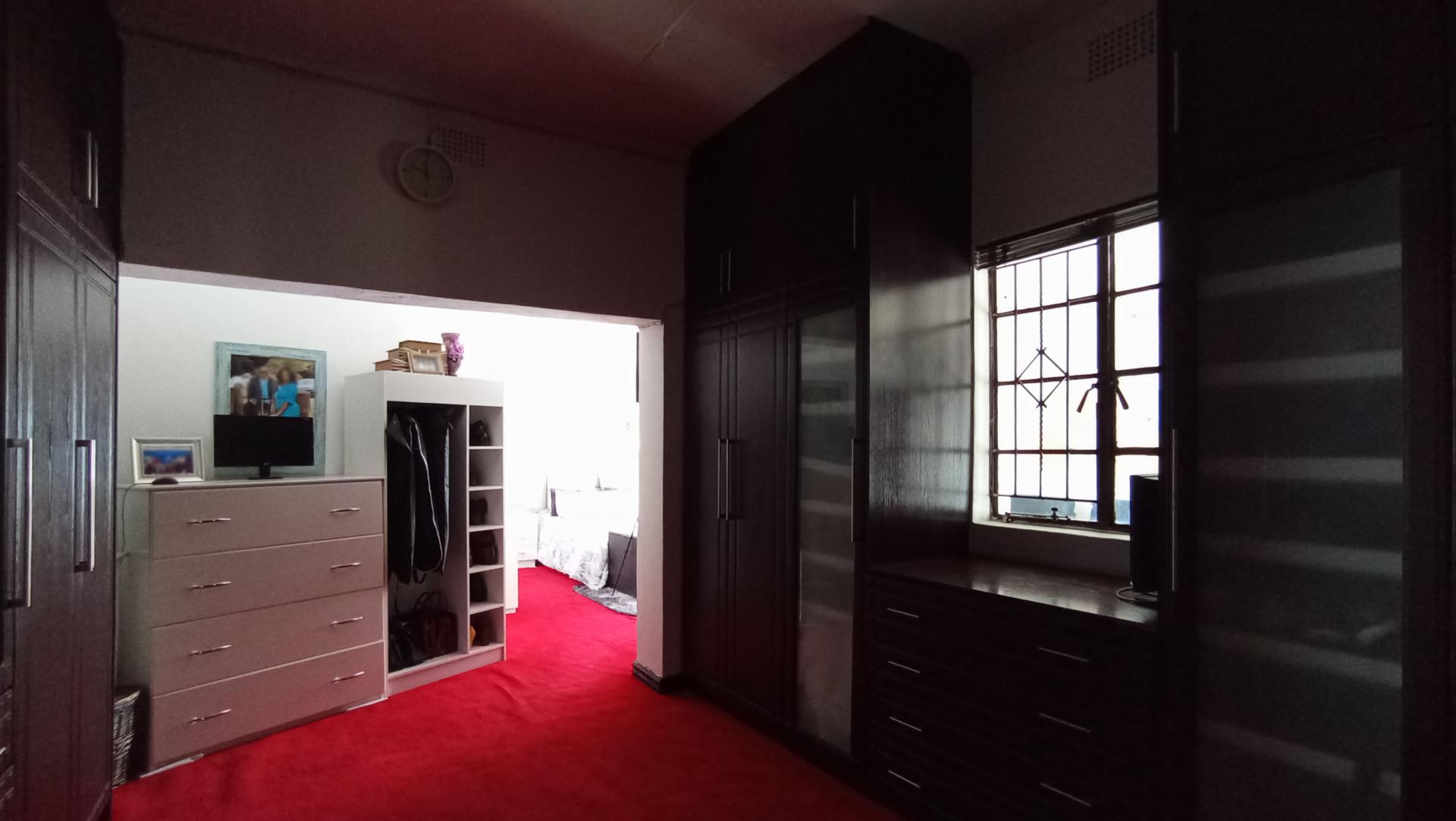 Main Bedroom - 37 square meters of property in Cyrildene