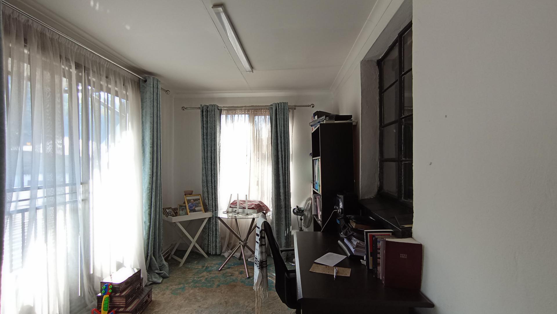 Study - 32 square meters of property in Cyrildene