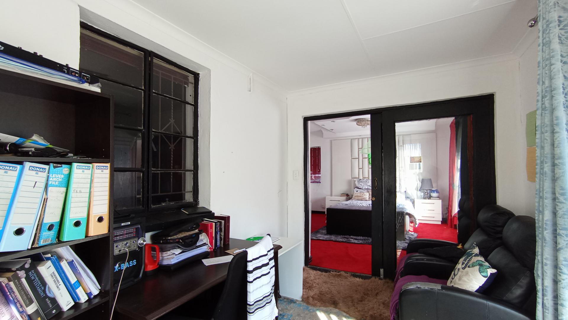 Study - 32 square meters of property in Cyrildene