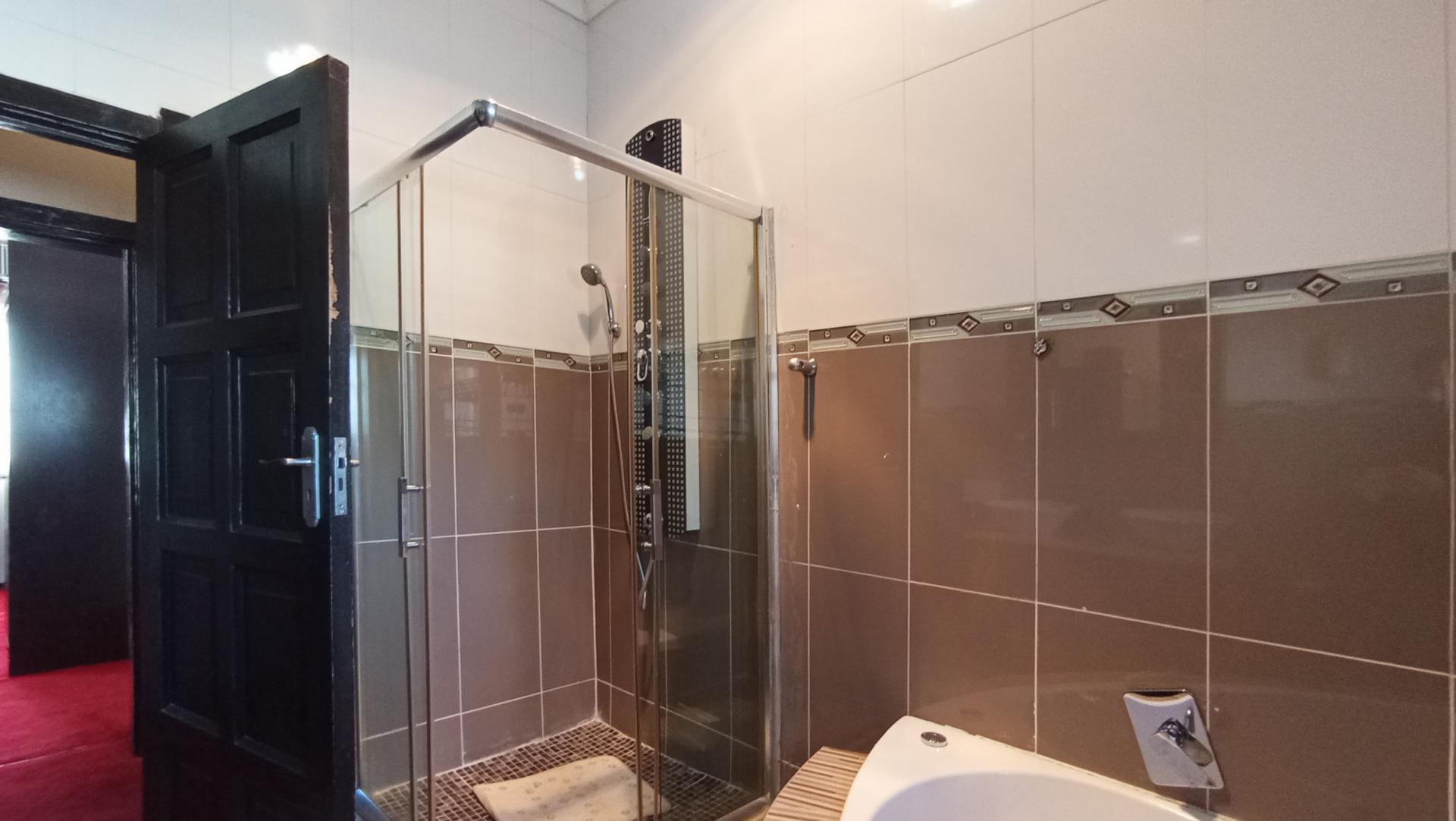 Bathroom 3+ - 23 square meters of property in Cyrildene
