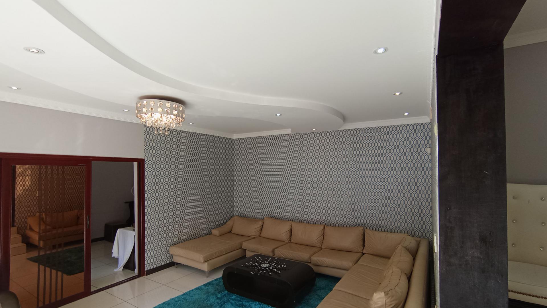 Informal Lounge - 50 square meters of property in Cyrildene