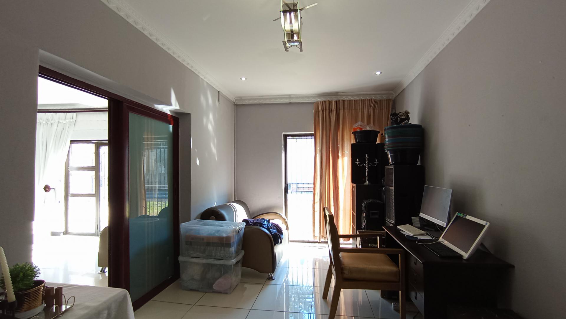 Study - 32 square meters of property in Cyrildene