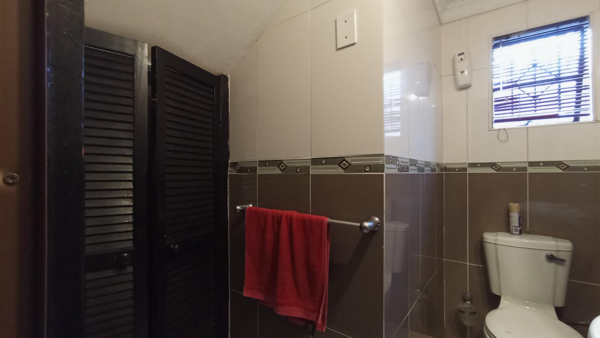 Guest Toilet - 4 square meters of property in Cyrildene