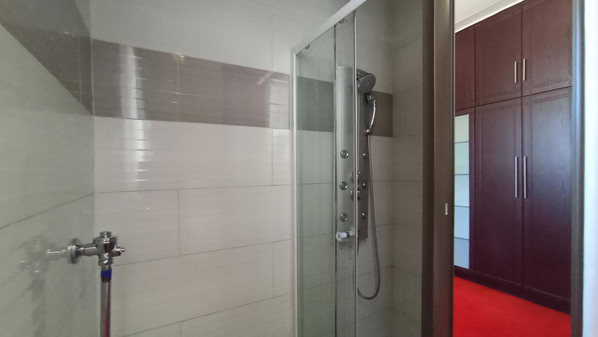 Bathroom 2 - 4 square meters of property in Cyrildene