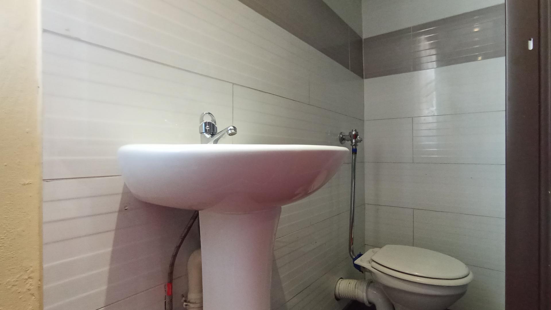 Bathroom 2 - 4 square meters of property in Cyrildene