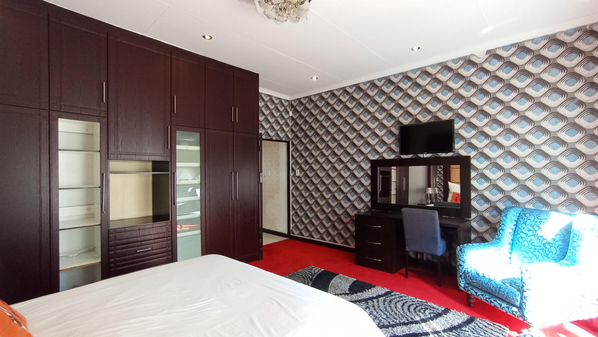 Bed Room 3 - 21 square meters of property in Cyrildene