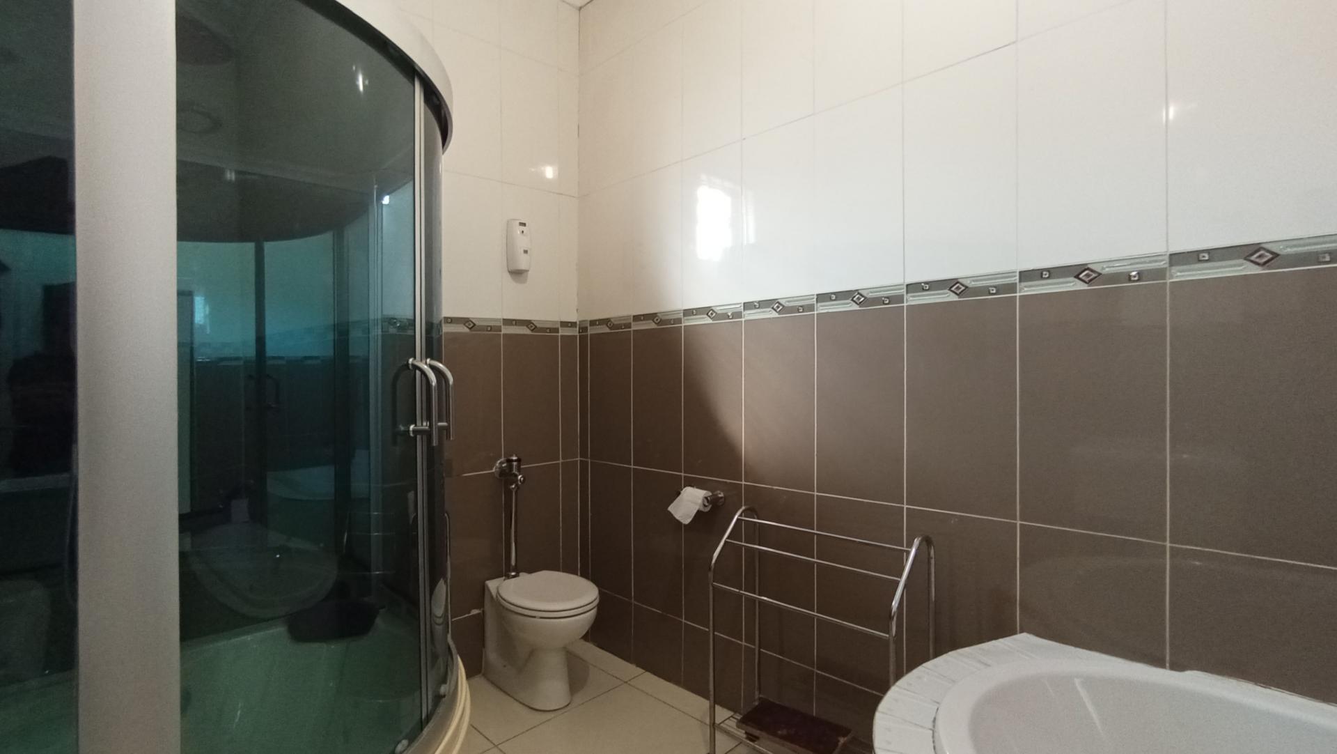 Bathroom 3+ - 23 square meters of property in Cyrildene