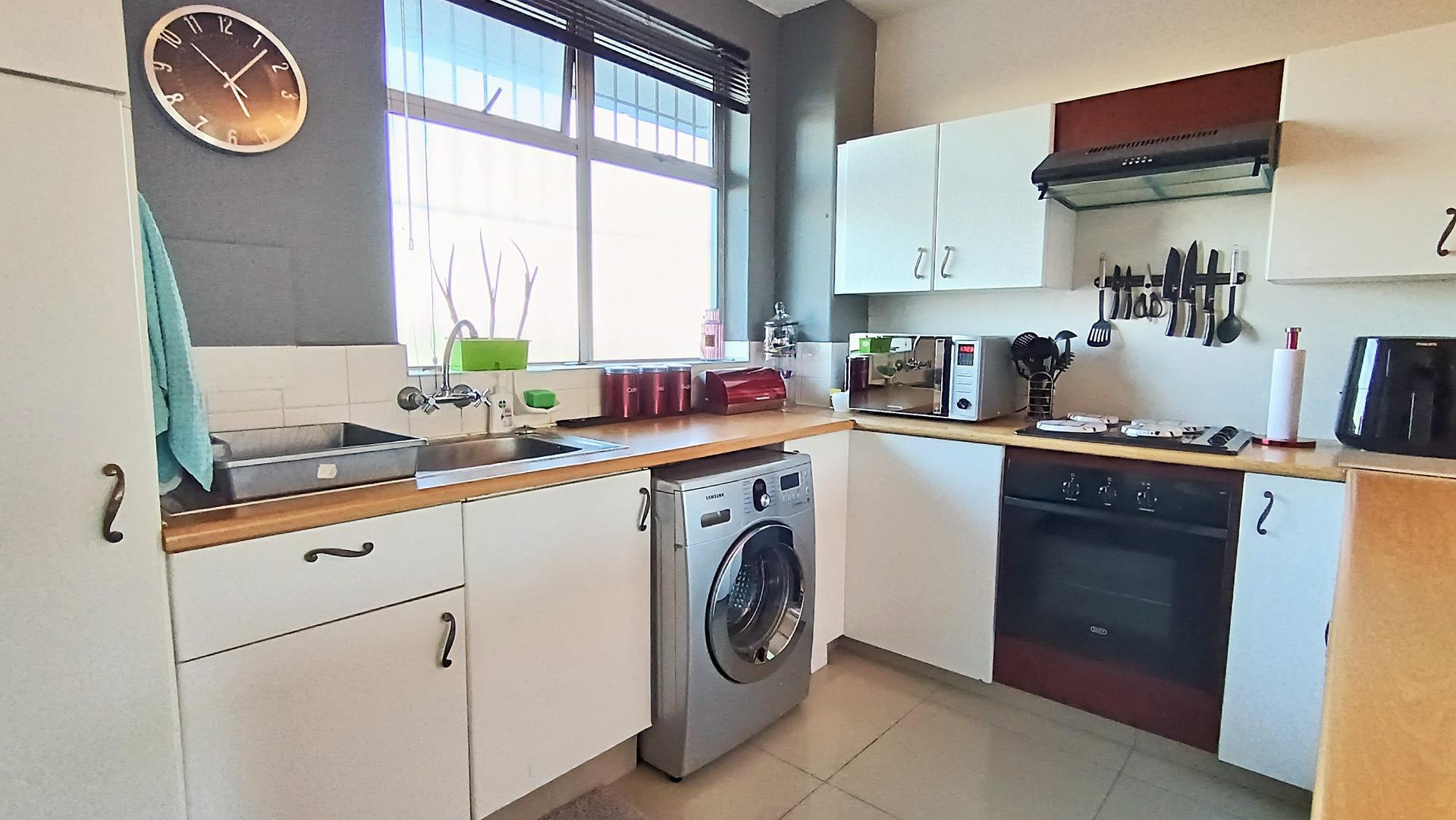 Kitchen - 11 square meters of property in Bellville