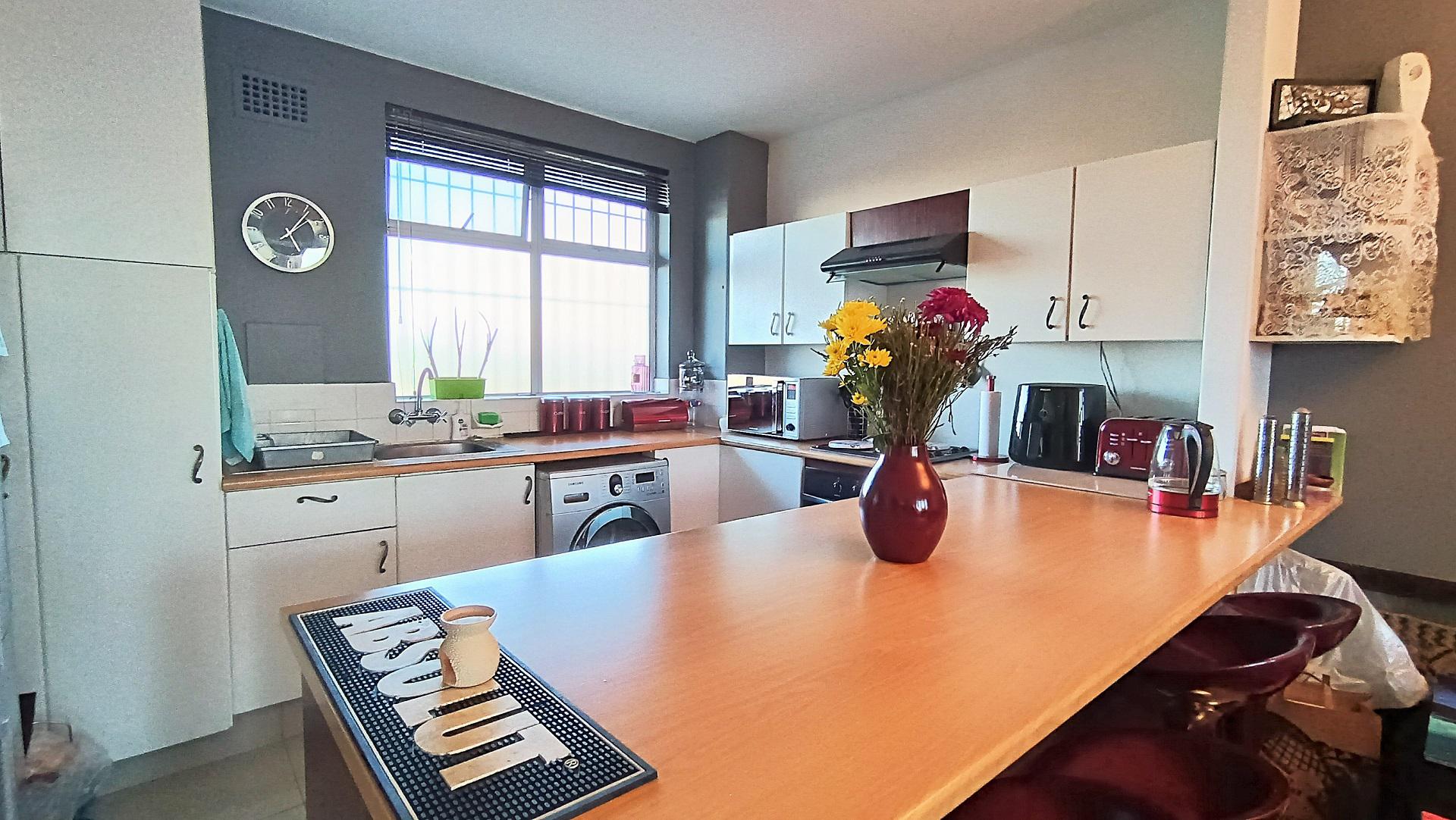 Kitchen - 11 square meters of property in Bellville