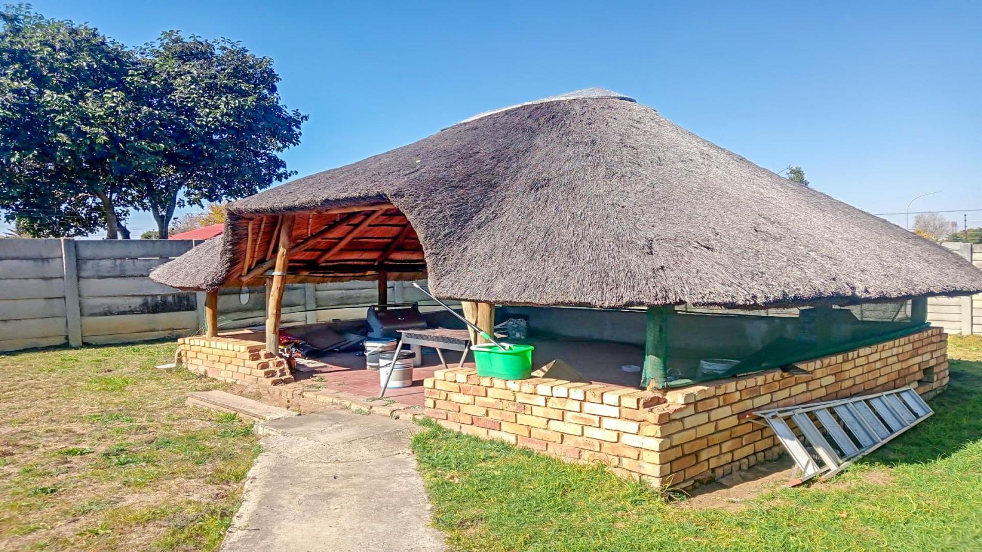 Backyard of property in Struisbult