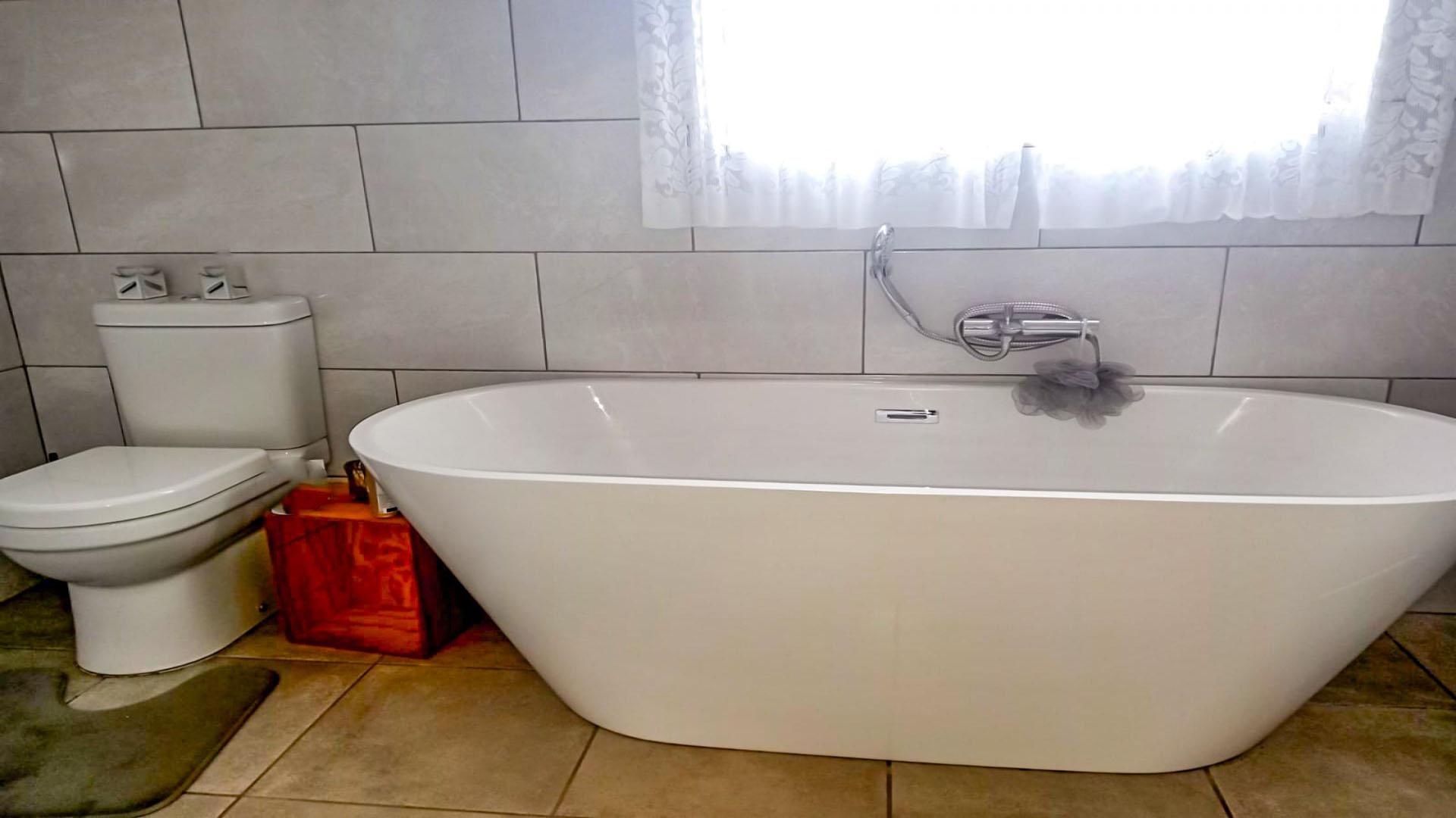 Bathroom 1 of property in Struisbult