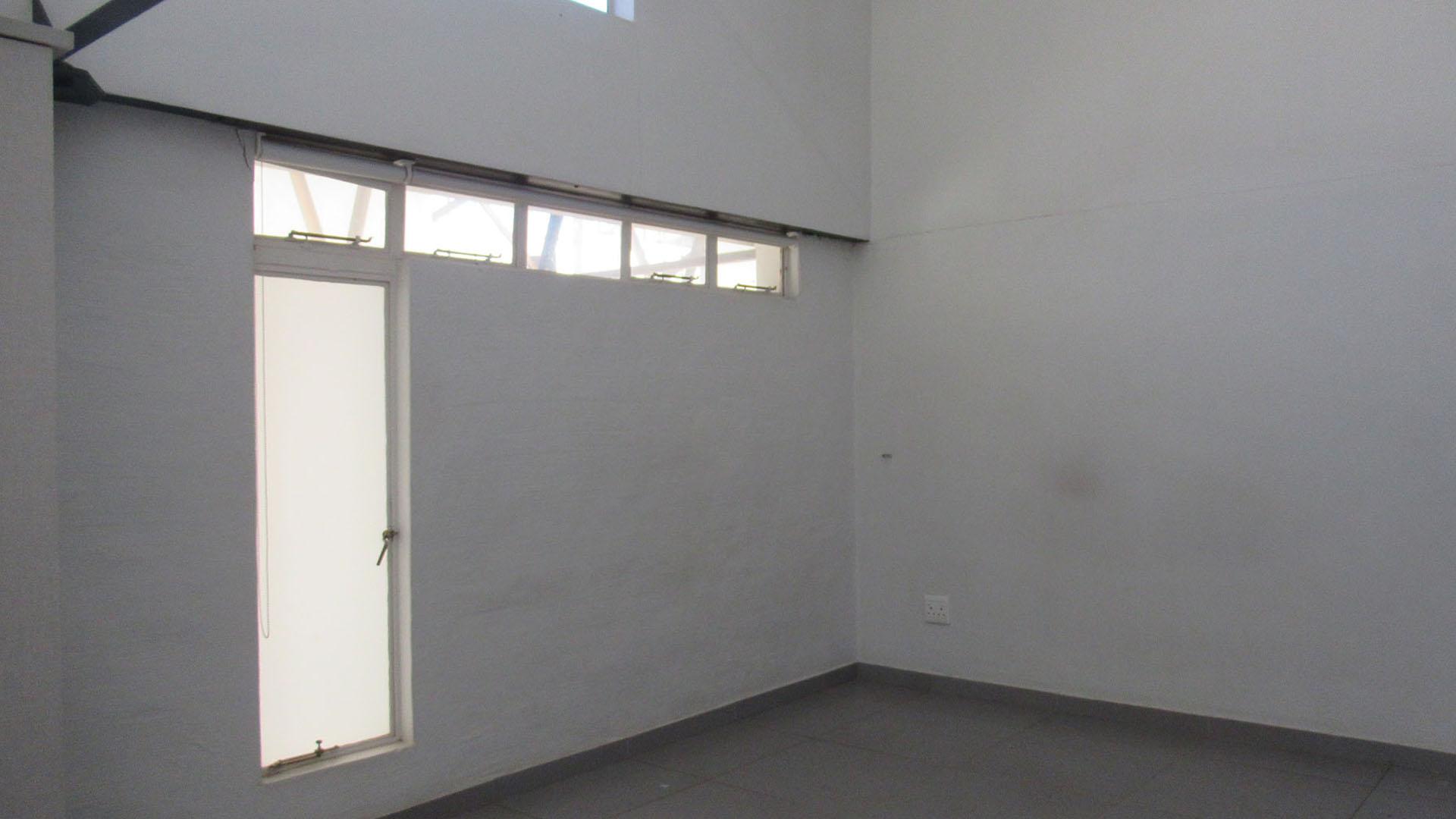 Bed Room 1 - 22 square meters of property in Braamfontein
