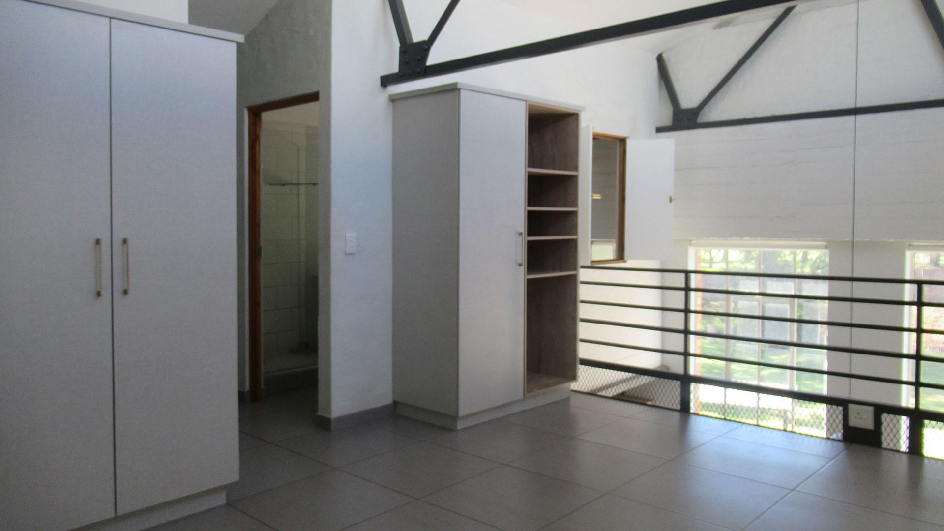 Bed Room 1 - 22 square meters of property in Braamfontein