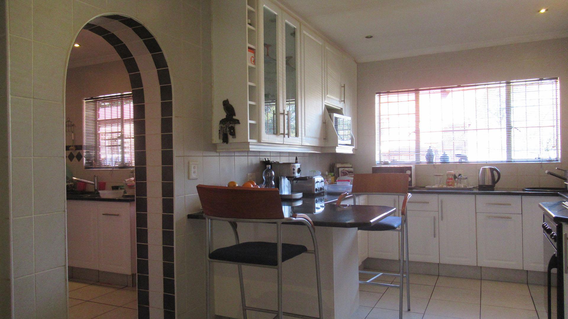 Kitchen - 19 square meters of property in Kloofendal
