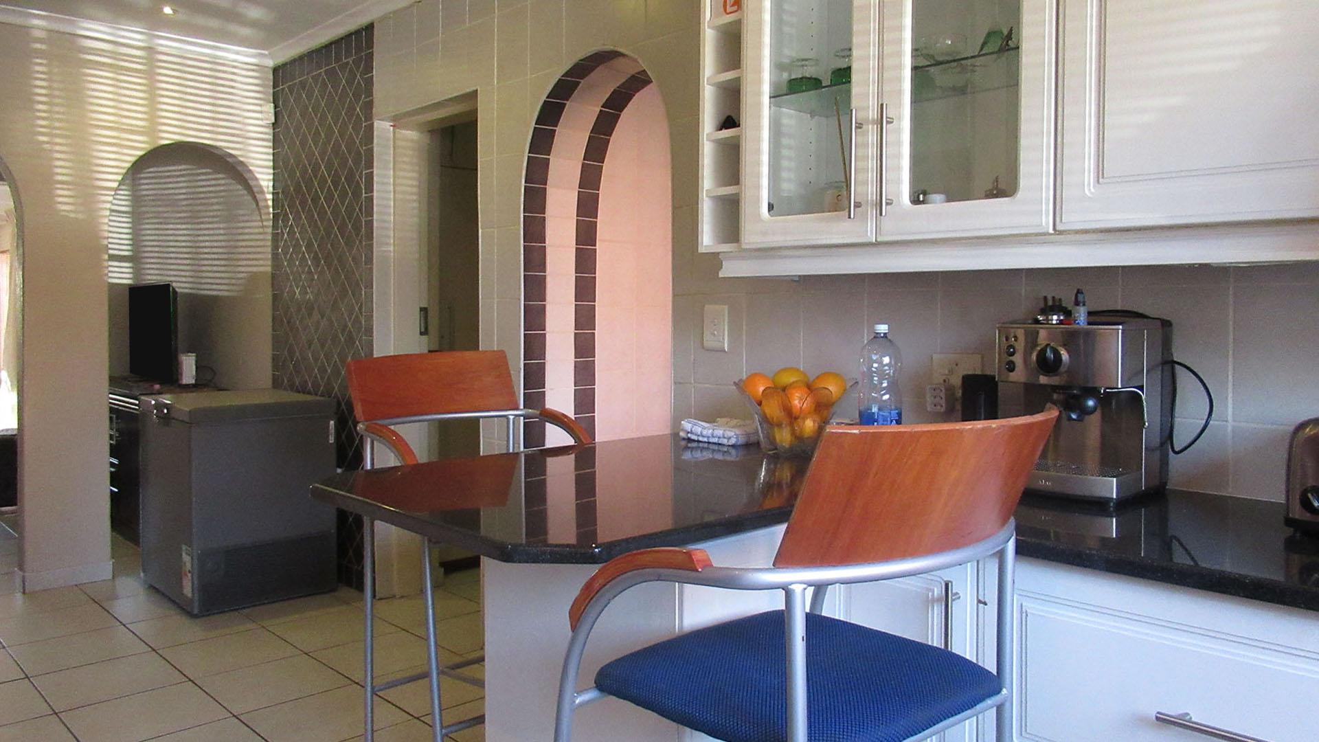 Kitchen - 19 square meters of property in Kloofendal
