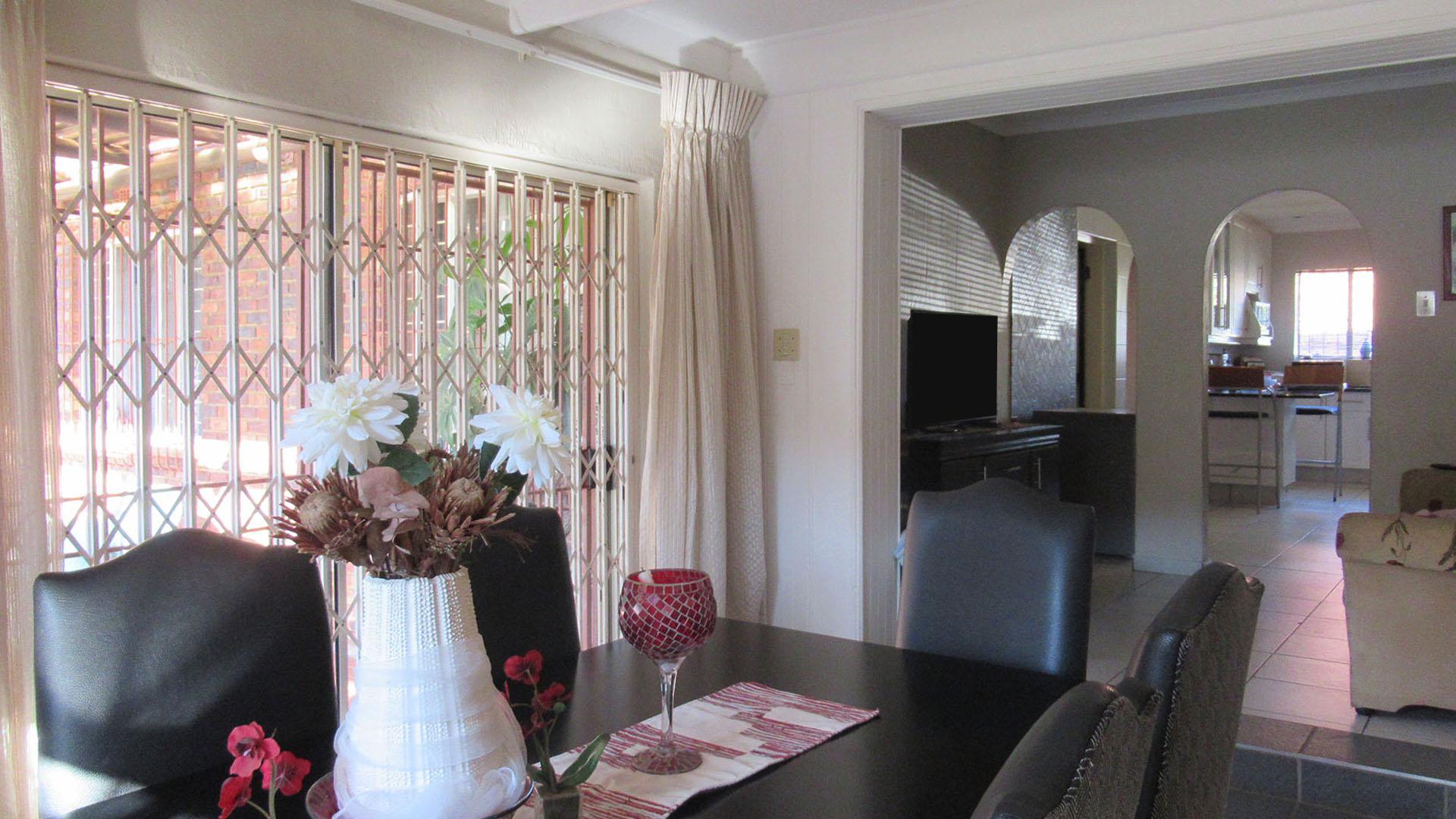 Dining Room - 15 square meters of property in Kloofendal