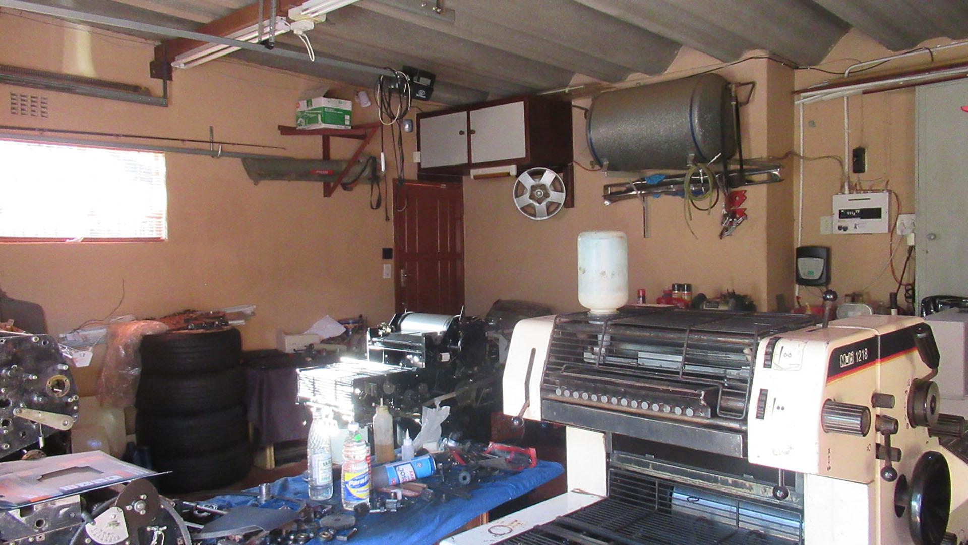 Spaces - 18 square meters of property in Kloofendal