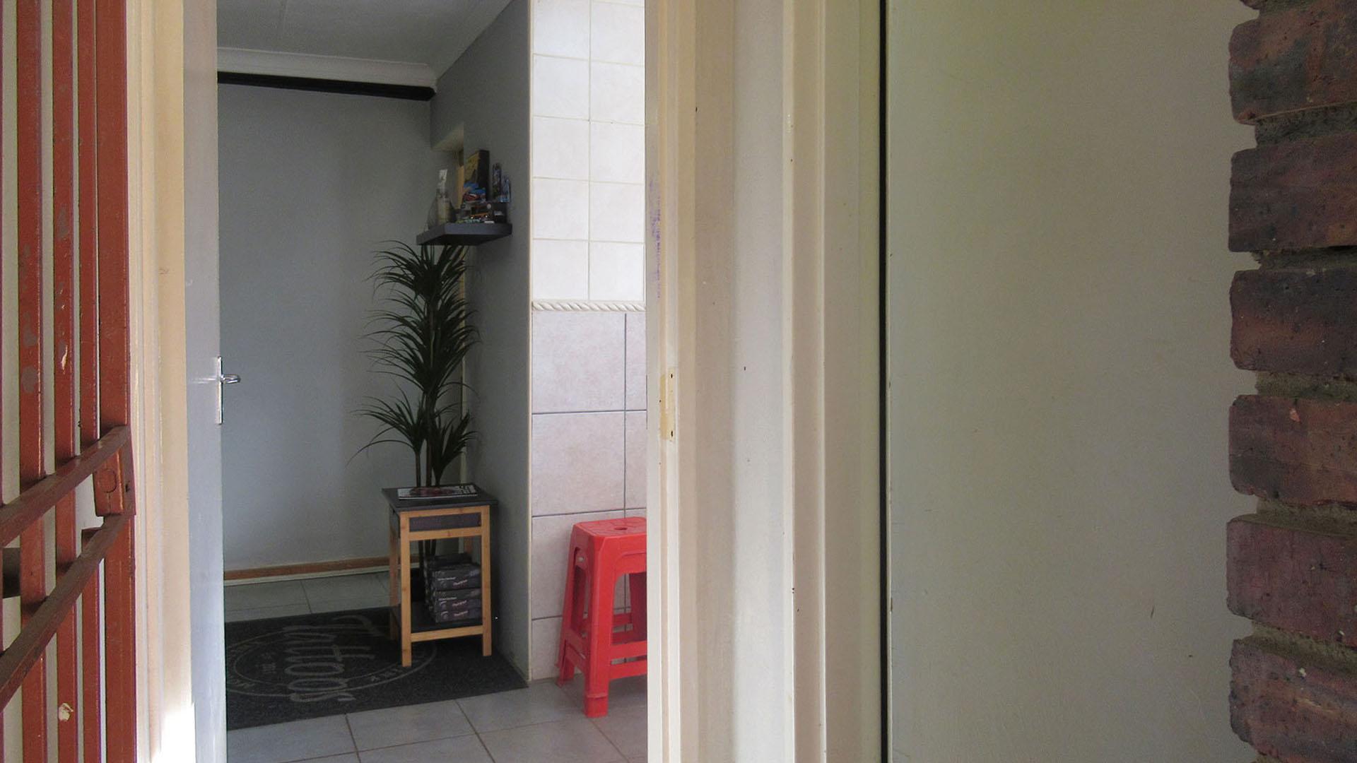 Patio - 47 square meters of property in Kloofendal