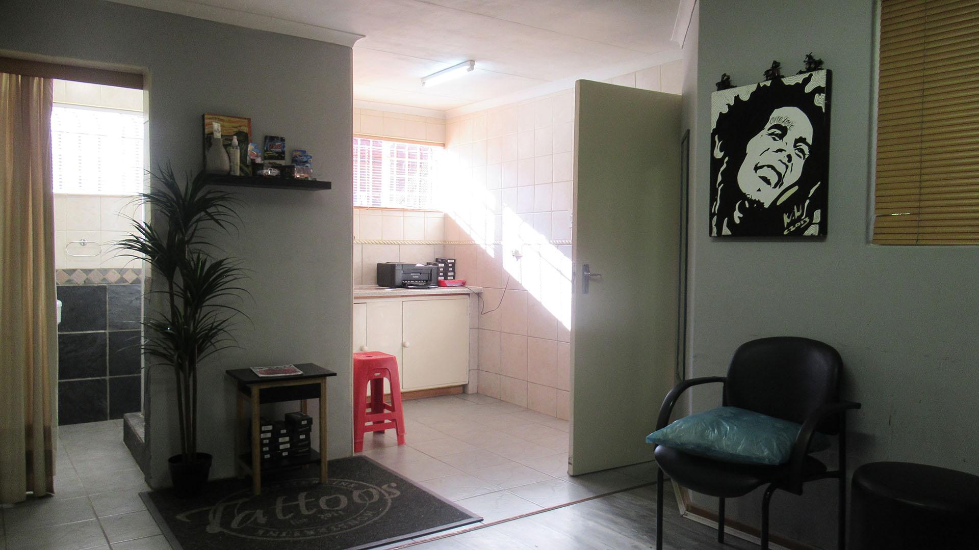 Bed Room 5+ - 16 square meters of property in Kloofendal
