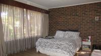 Bed Room 1 - 19 square meters of property in Kloofendal