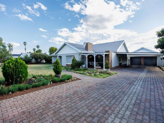 4 Bedroom House for Sale For Sale in Bergsig - MR677868