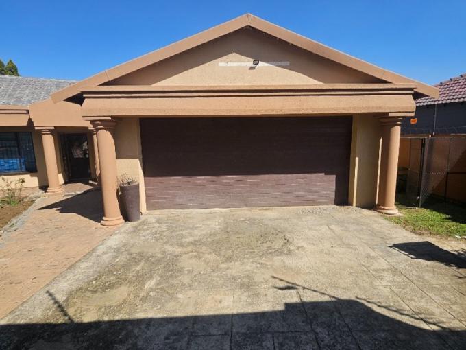 3 Bedroom House for Sale For Sale in Brackendowns - MR677882