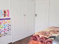  of property in Alan Manor