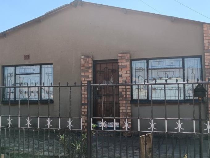 2 Bedroom House for Sale For Sale in Thokoza - MR677905