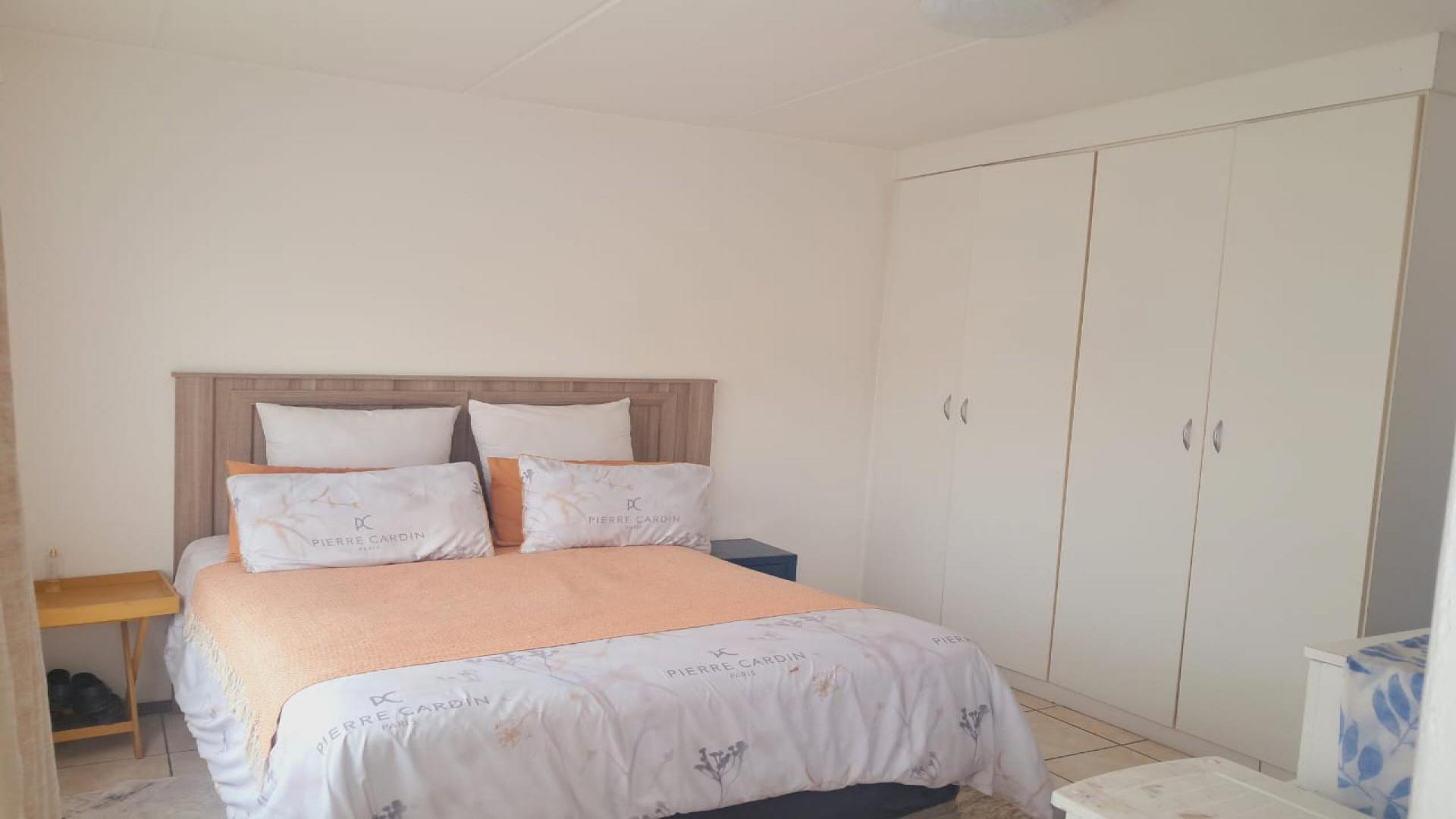 Bed Room 1 of property in Parkrand