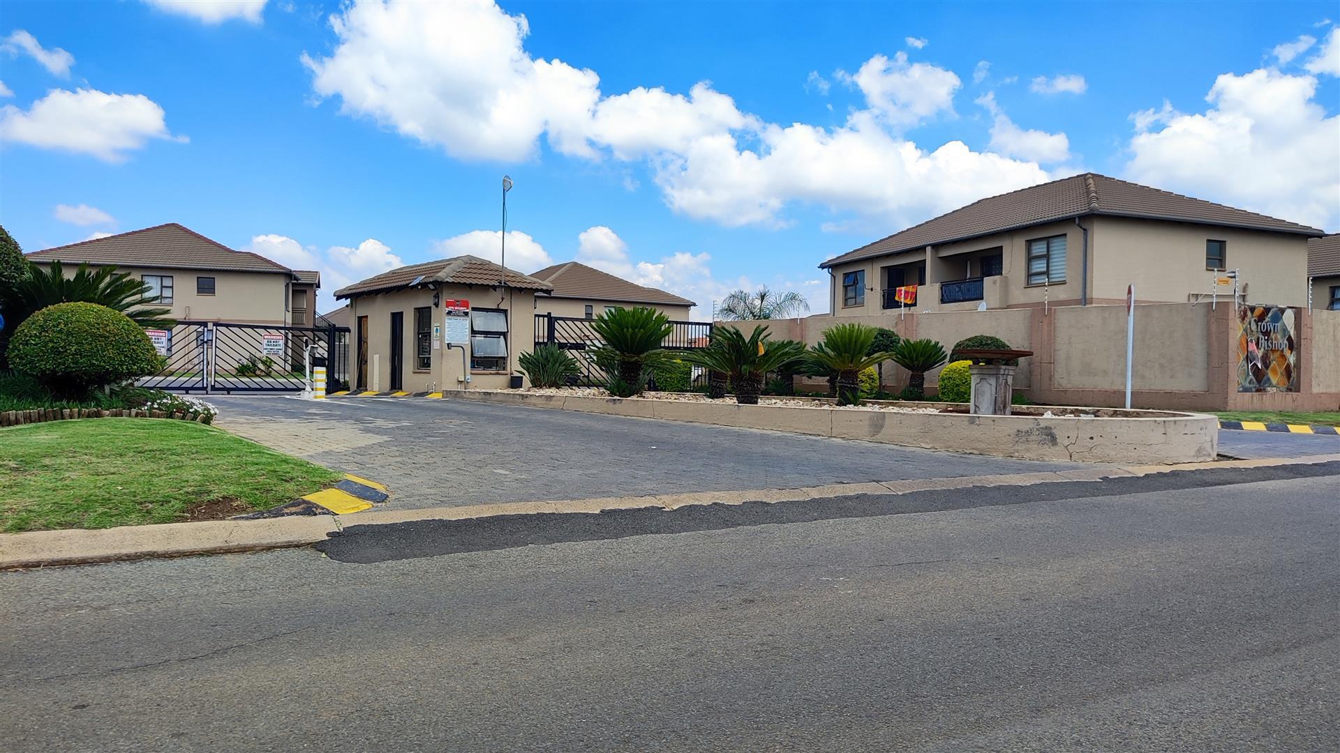 Front View of property in Parkrand