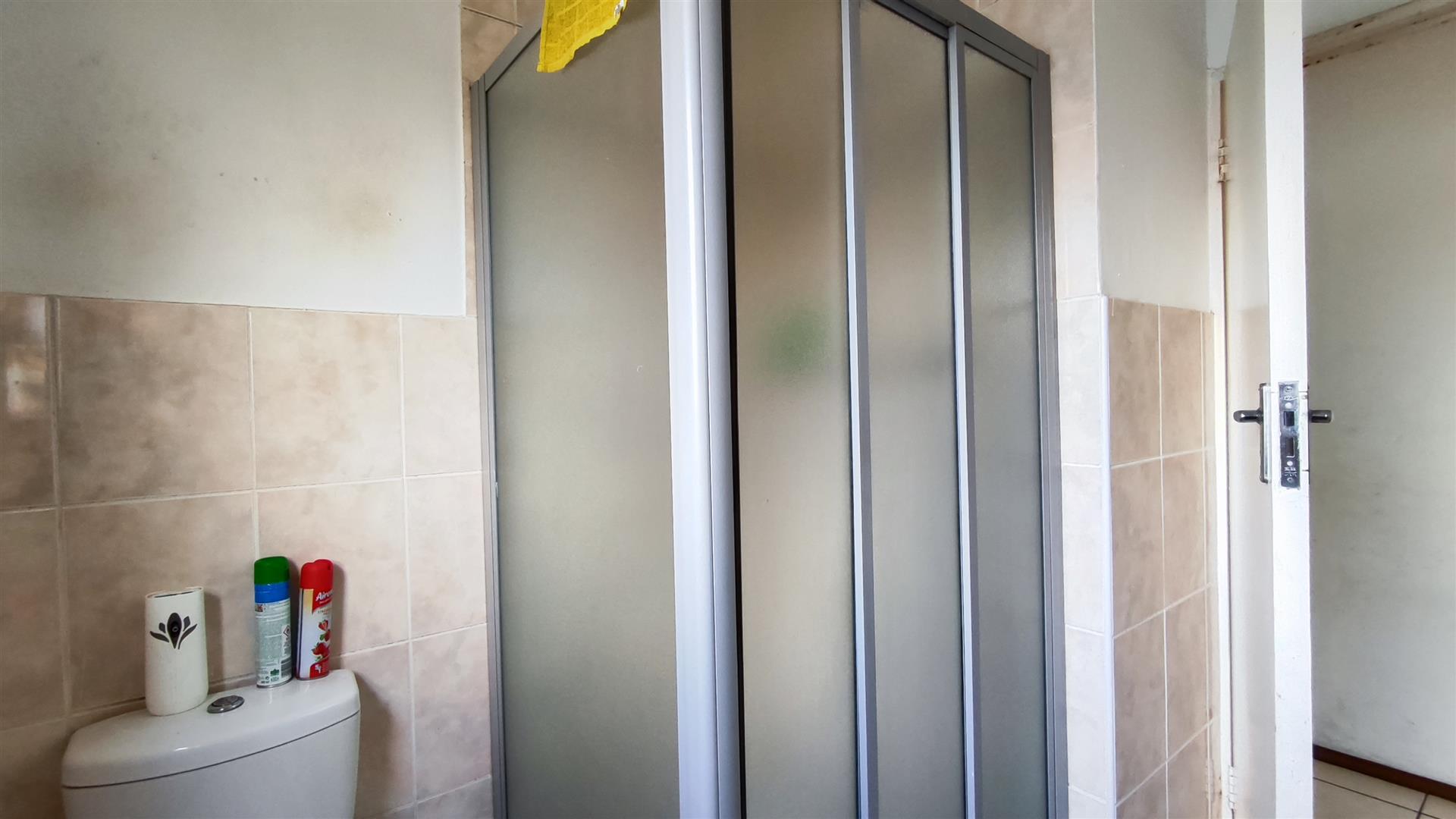 Bathroom 1 - 7 square meters of property in Parkrand